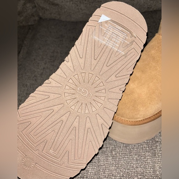 UGG Classic Dipper Boot - Picture 2 of 6